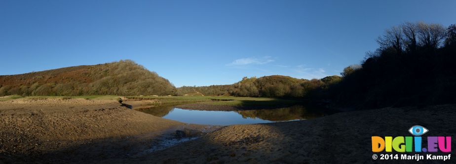 FZ010259-70 Pennard Castle, Three Cliffs Bay